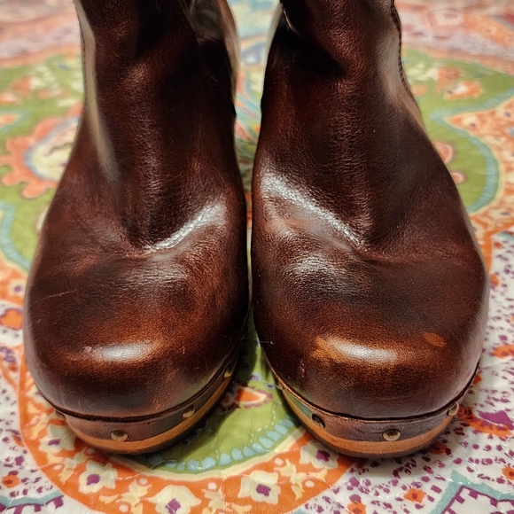 UGG Lynnea Leather Shearling Wood Clog Boots | Size 6 - Picture 8 of 16